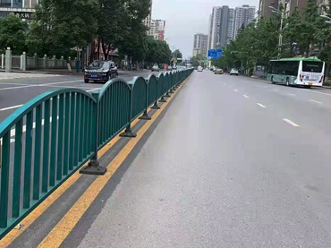 遵义播州市政道路隔离护栏