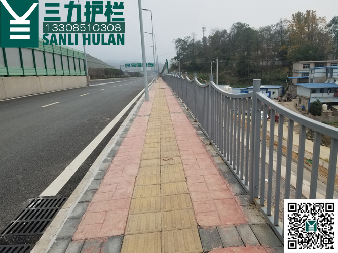 贵阳东纵线弧形边坡道路护栏